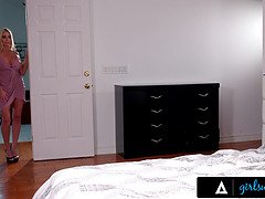 Grote kont, Gezichtzitten, Likken, Moeder die ik wil neuken, Kut duiken, Rubebrstof, Stiefmoeder, Tatoeage