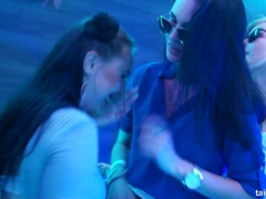 Aangekleed, Genootschap, Pop, Interraciaal, Lesbisch, Likken, Orgie, Nat