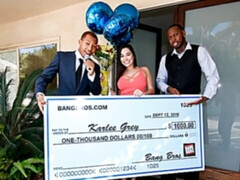 Pijpbeurt, Bruinharig, Handbeurt, Hardcore, Interraciaal, Tiener, Trio, Tieten likken