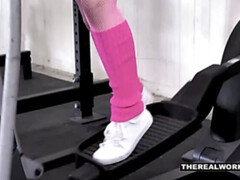 Gros cul, Sucer une bite, Faciale, Gym, Hard, Embrassement, Seins naturels, Pigtail