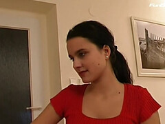 18 ans, Brunette brune, Mignonne, Européenne, Famille, Naturelle, Seins naturels, Tabou