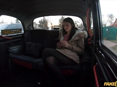 Checa, Pajear, Lesbiana, Al aire libre, Coño, Falda, Medias largas, Tetas