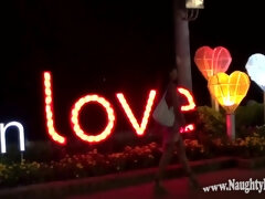 Nana, Dingue, Érotique, Mère que j'aimerais baiser, Nue à poil, Public, Solo, Nénés