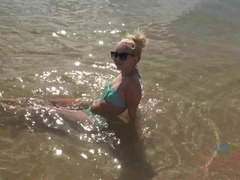 Amateur, Salle de bains, Robe, Petite amie, Culottes ou slips, Petite femme, Nénés, Vibromasseur