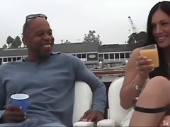 Sucer une bite, Érotique, Faciale, Poilue, Fille latino, Public, Softcore, Suçant