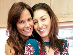 Kont, Grote mammen, Vingeren, Zoenen, Lesbisch, Likken, Kut duiken, Strippen