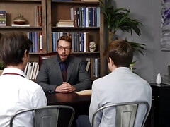 Sucer une bite, Preservatif, Gorge profonde, En levrette, Homosexuelle, Hd, Bureau, Adolescente