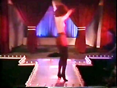 Brunette brune, Talons, Lingerie, Orgasme, Public, Softcore, Jarretelles, Rétro ancien