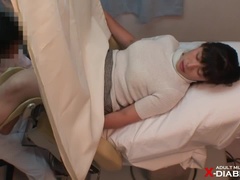 Médecin, Japonaise, Espionne, Nénés, Voyeur