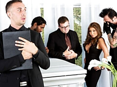 Asiatisch, Grosser arsch, Grosser schwanz, Grosse titten, Blasen, Interrassisch, Milf, Büro