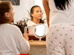 Grosser arsch, Grosse titten, Fingern, Lecken, Lingerie, Muschi, Rasiert, Entkleiden