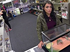 Leie, Tussi, Grosse titten, Büro, Piercing, Pov, Tätowierung