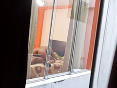 Amateur, Brunette brune, Époux mari, Fille latino, Orgasme, Espionne, Nénés, Voyeur