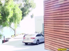 Culo, Chica, Tetas grandes, Coche, Estilo perrito, Corridas faciales, Madres para coger, Pov