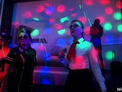 Aangekleed, Handbeurt, Hardcore, Interraciaal, Likken, Masturbatie, Satijn, Nat