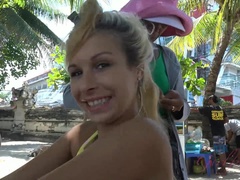 Plage, Bikini, Blonde, Culottes ou slips, Piercing, Piscine, Tatouage, Allumeuse