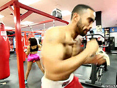 Noir ébène, Fille latino