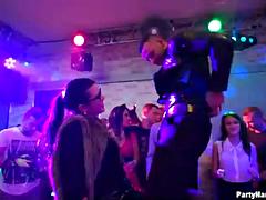 Lieveling, Pijpbeurt, Bruinharig, Hardcore, Lesbisch, Moeder die ik wil neuken, Orgie, Roodharige vrouw