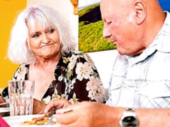 Enthousiasteling, Mooie dikke vrouwen, Blond, Pijpbeurt, Sperma shot, Rijpe lesbienne, Kut duiken, Kousen