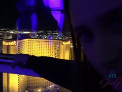 Enthousiasteling, Badkamer, Grote mammen, Bruinharig, Vriendin, Spijkerbroeken, Slipje, Sokken