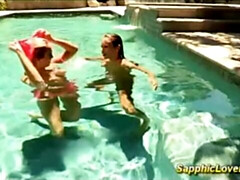 Gros seins, Érotique, Lesbienne, Naturelle, Seins naturels, Orgasme, Public, Adolescente