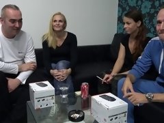 Incroyable, Sucer une bite, Brunette brune, En levrette, Branlette thaïlandaise, Masturbation, Mère que j'aimerais baiser, Jarretelles