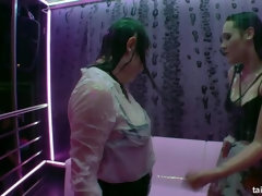 Жопа, Большие сиськи, Танцы, Каблуки, Натуральные сиськи, Вечеринка, Сиськи, Влажная