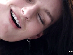 Morena, Pareja, Europeo, Penetracion con dedos, Lesbiana, Lamidas, Tetas naturales, Coño