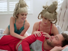 Arsch, Blondine, Blasen, Behaart, Natürlichen titten, Rasiert, Jungendliche (18+), Flotter dreier