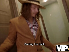 18 jahre, Blondine, Gehörnter ehemann, Arschfick von zwei schwänzen, Gruppensex, Hd, Russisch, Ehefrau