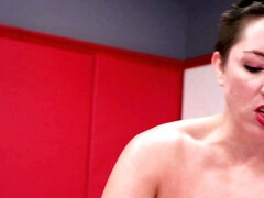 Grote mammen, Bruinharig, Sperma shot, Hardcore, Moeder, Natuurlijke tieten, Tieten likken, Worstelen