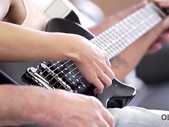 Sucer une bite, Brunette brune, Papa, Hd, Léchez, Maigrichonne, Adolescente, Nénés