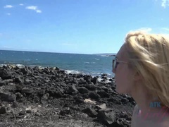 Leie, Strand, Blondine, Freundin, Pov, Öffentlich, Titten, Spanner