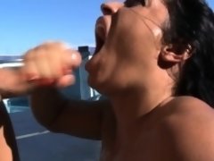 Blasen, Braunhaarige, Spermaladung, Aufs gesicht abspritzen, Handjob, Hd, Im freien