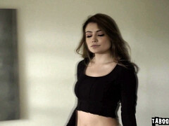 Nana, Baby sitter, Sucer une bite, Brunette brune, Mignonne, Gorge profonde, Rasée, Tabou