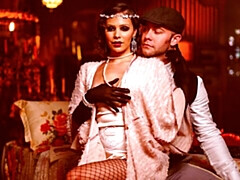 Gros cul, Grosse bite, Sucer une bite, Brunette brune, En levrette, Cheveux courts, Adolescente, Nénés