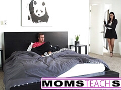 18 ans, Tir de sperme, Première fois, Petite amie, Hd, Maman, Adolescente, Plan cul à trois