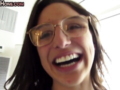 Tussi, Grosser schwanz, Blasen, Kehlenfick, Würgen, Handjob, Natürlichen titten, Pornostars