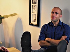 Gros seins, Secrétaire, Nénés