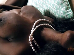 Gros cul, Gros seins, Britannique, Noir ébène, Doigter, Hd, Rasée, Tatouage