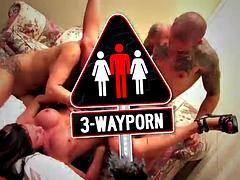 Blasen, Braunhaarige, Handjob, Milf, Stiefmutter, Tätowierung, Flotter dreier, Titten