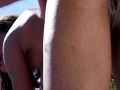 Chica, Tetas grandes, Corridas, Ébano, Penetracion con dedos, Al aire libre, Tetas, Mojado