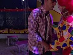 im zirkus conny fickt den clown