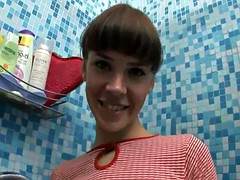 Masturbation, Russisch, Dusche, Jungendliche (18+), Titten, Unter dem rock