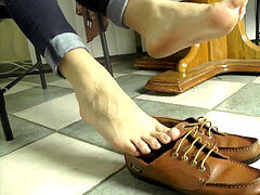 Shoe abjection by school Girl