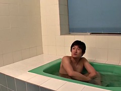 japanese hottie gets fucked and creampied in the bath
