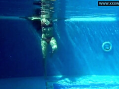 Arsch, Grosser arsch, Öffentlich, Dusche, Solo, Jungendliche (18+), Titten, Unter wasser