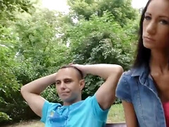 18 ans, Amateur, Brunette brune, Cocu, De plein air, Pov, Réalité, Adolescente