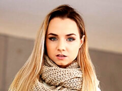 Estilo perrito, Masturbación, Tetas naturales, Afeitado, Flaco, Medias largas, Adolescente, Tetas