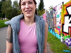 Pijpbeurt, Bruinharig, Sperma shot, Sperma in gezicht, Kokhalzen, Hardcore, Logement, Tieten likken